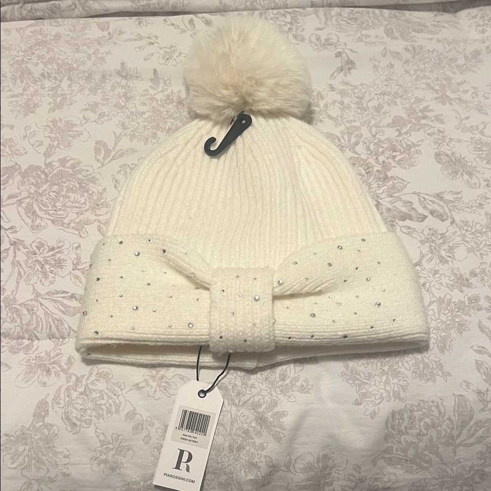 Fox Cream women’s Beanie with Pom Pom